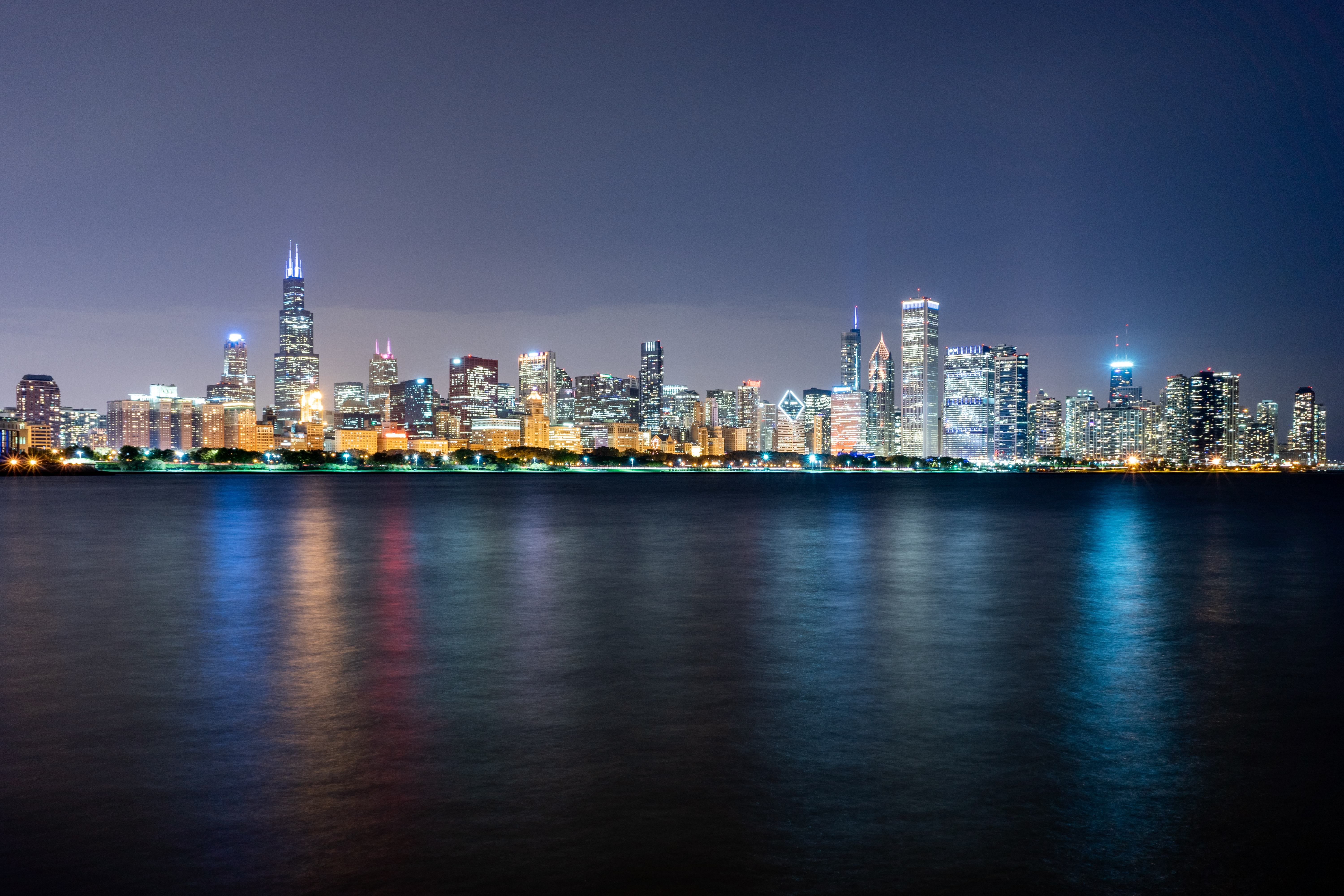 Chicago skyline with lake